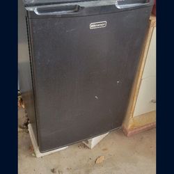 Mini fridge and freezer