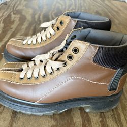 Excellent condition good looking Dr. Martens size 7. Used only once. Paid $150