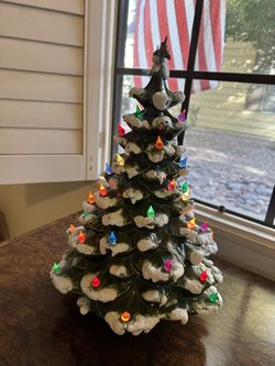 Ceramic Christmas Tree Vintage 100 Musical