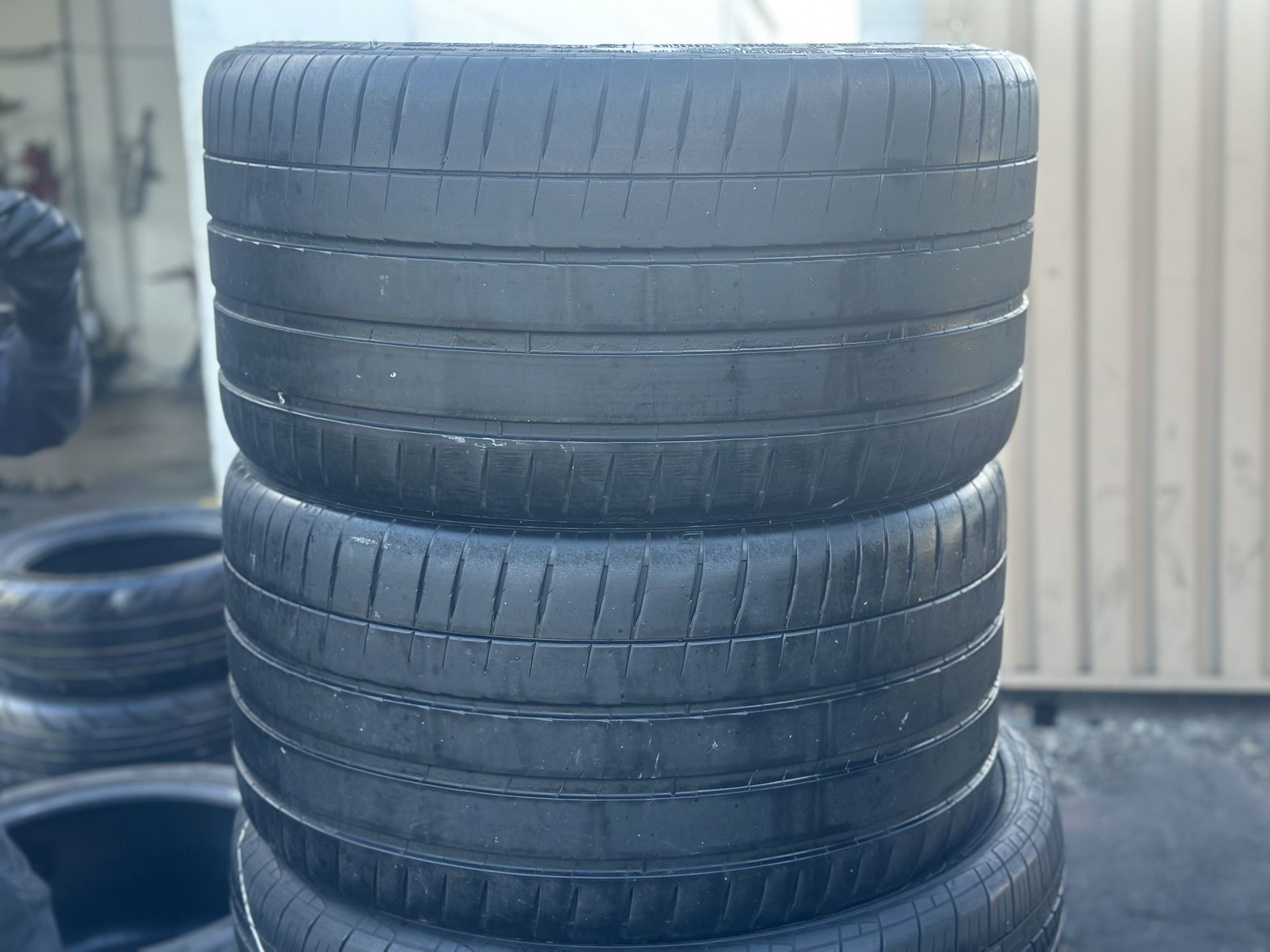 PAIR OF TIRE 305 30 20 MICHELIN 85% LIFE