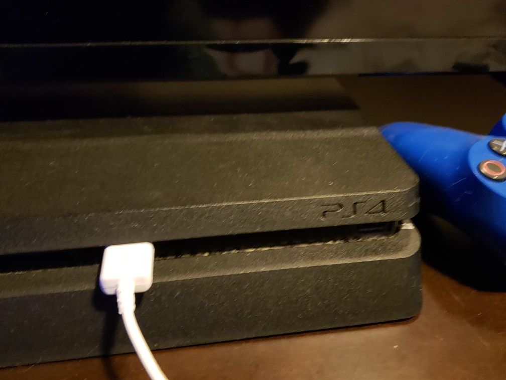 Play Station 4 2 Controllers Hook Ups $299