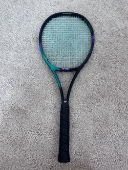 Yonex VCORE 97D (grip 2)  in excellent condition