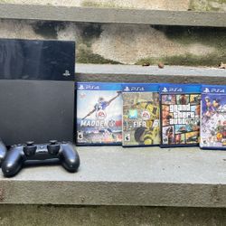 Playstation 4 with Games