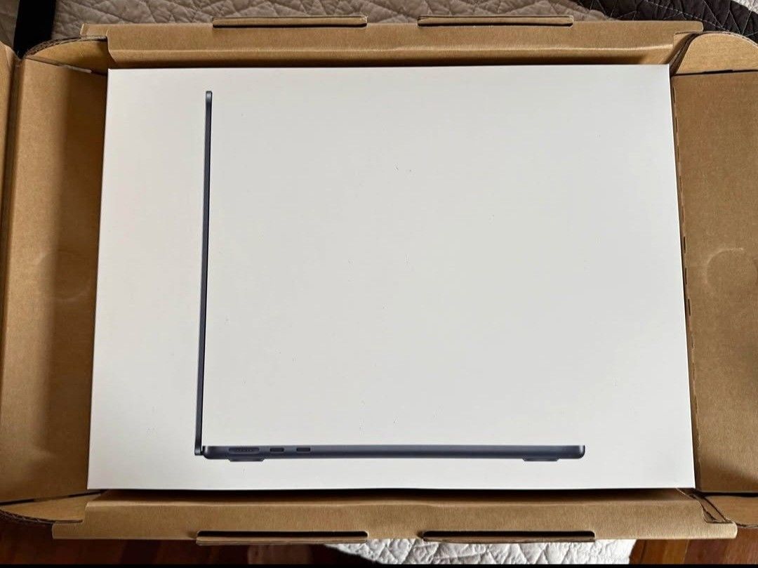 MacBook Air M4 13 inch Midnight
New