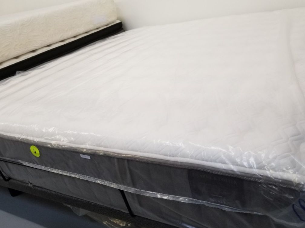 King Stearns & Foster Estate Firm Mattress And Box Spring Set