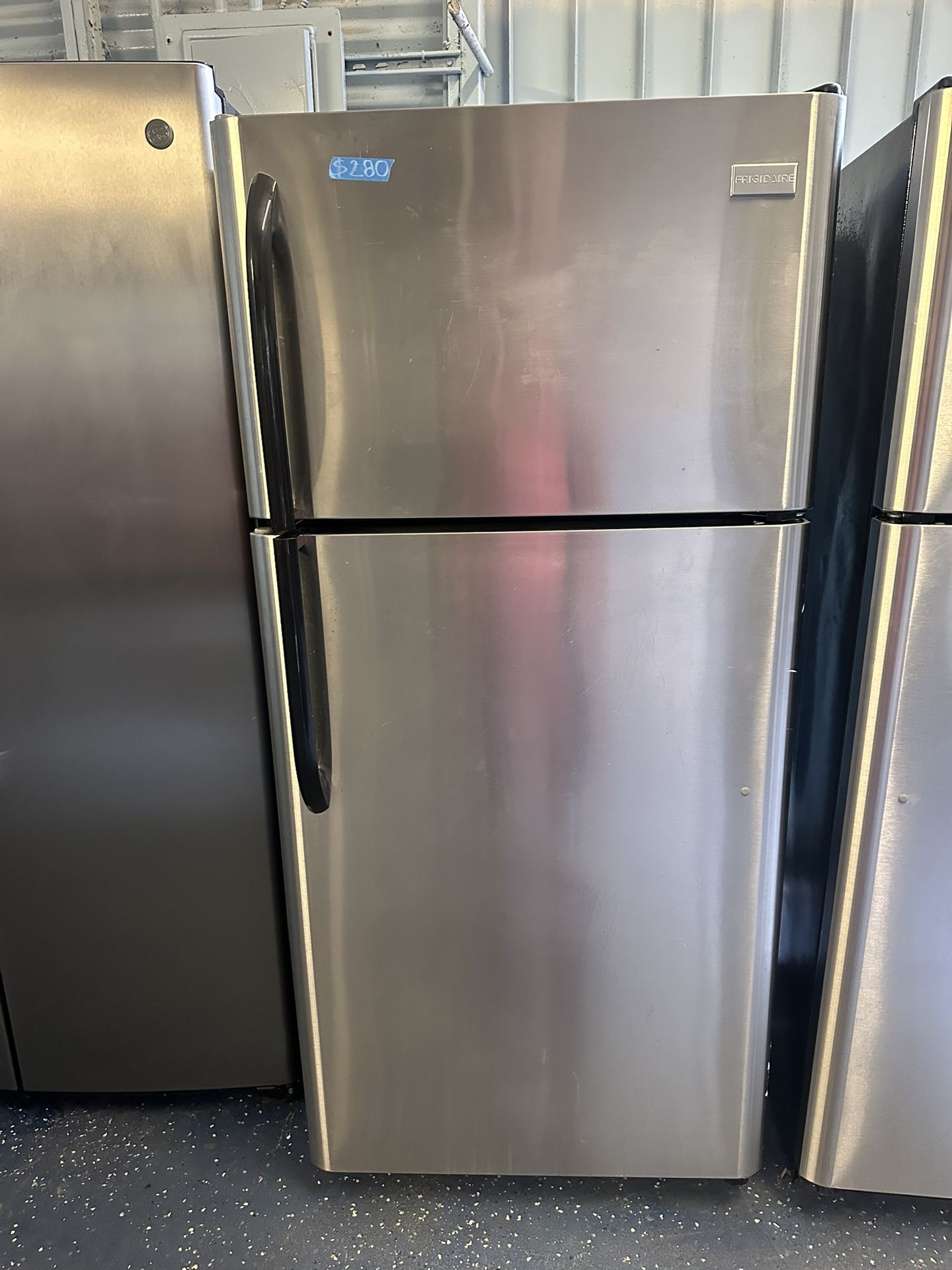 📍5200 E 10TH AVE TAMPA FL 33619📍Frigidaire T/b Stainless Steel Refrigerator Works Great