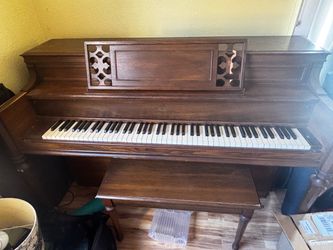 Story & Clark Piano