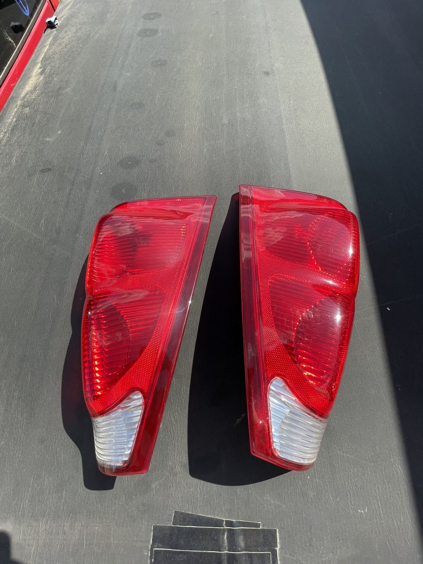 04 avalanche stock tail lights