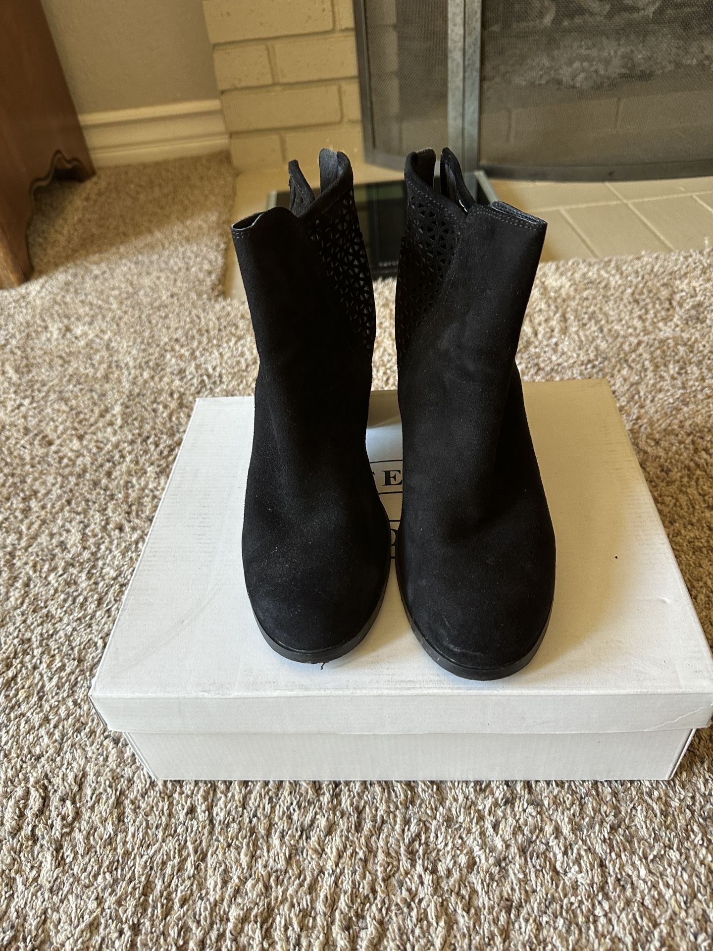 Steve Madden Melinda suede black size 10 women’s booty