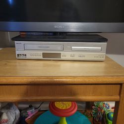 VHS/DVD Player