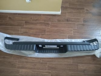 Brand New 2014- 2019 GM Rear Bumper Step Pad Part # 23108158