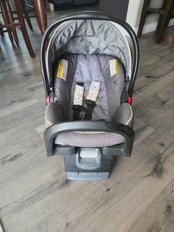 Graco SnugRide SnugFit 35 Infant Car Seat with Base - gray