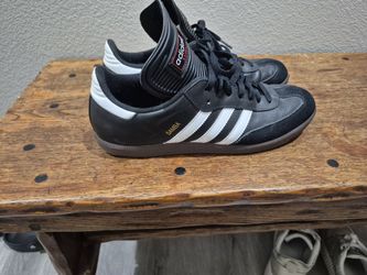 Size # 10 1/2 BLACK ADIDAS SAMBA IN VERY GOOD CONDITION 