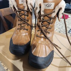 UGG W Adirondack Boot Size 9 US