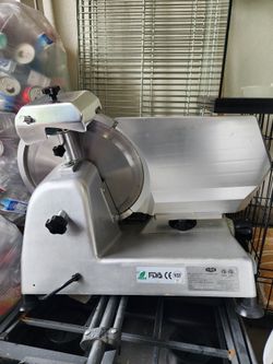 Commercial meat slicer