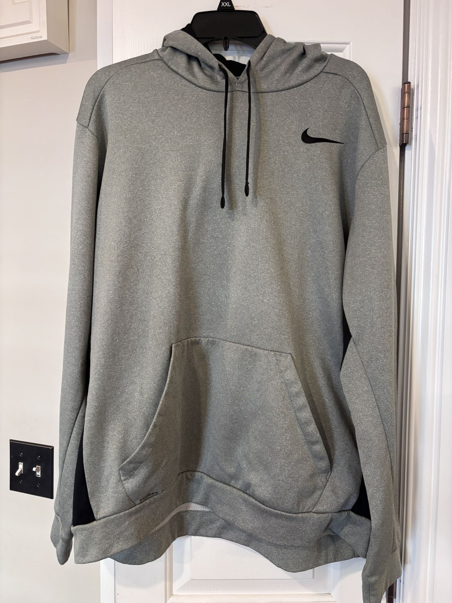 Nike Hoodie XXL Located in Murray fcfs or hold with Venmo.
