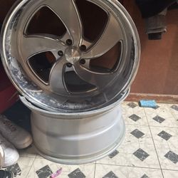 NOT A FULL SET left And Right US MAGS RIMS