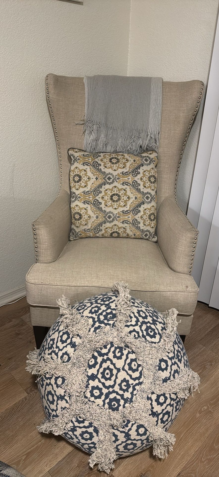 Linen Chair With Pillow And Ottoman