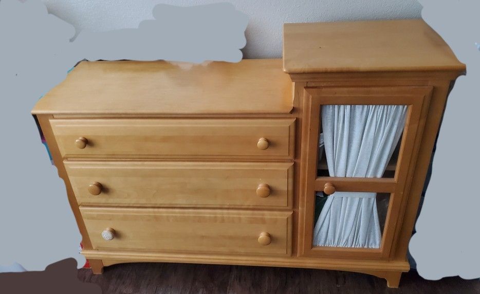Solid Oak Kid's/Babies Changing Table Dresser ( Minor Damage )