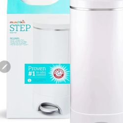 Munchkin STEP Diaper Pail 