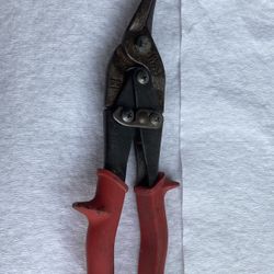 ASSORTED SMALL HAND TOOLS