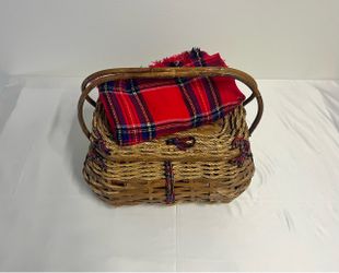 Vintage Picnic Time Luxury Wicker Picnic Basket Deluxe Set for 4 Red Plaid