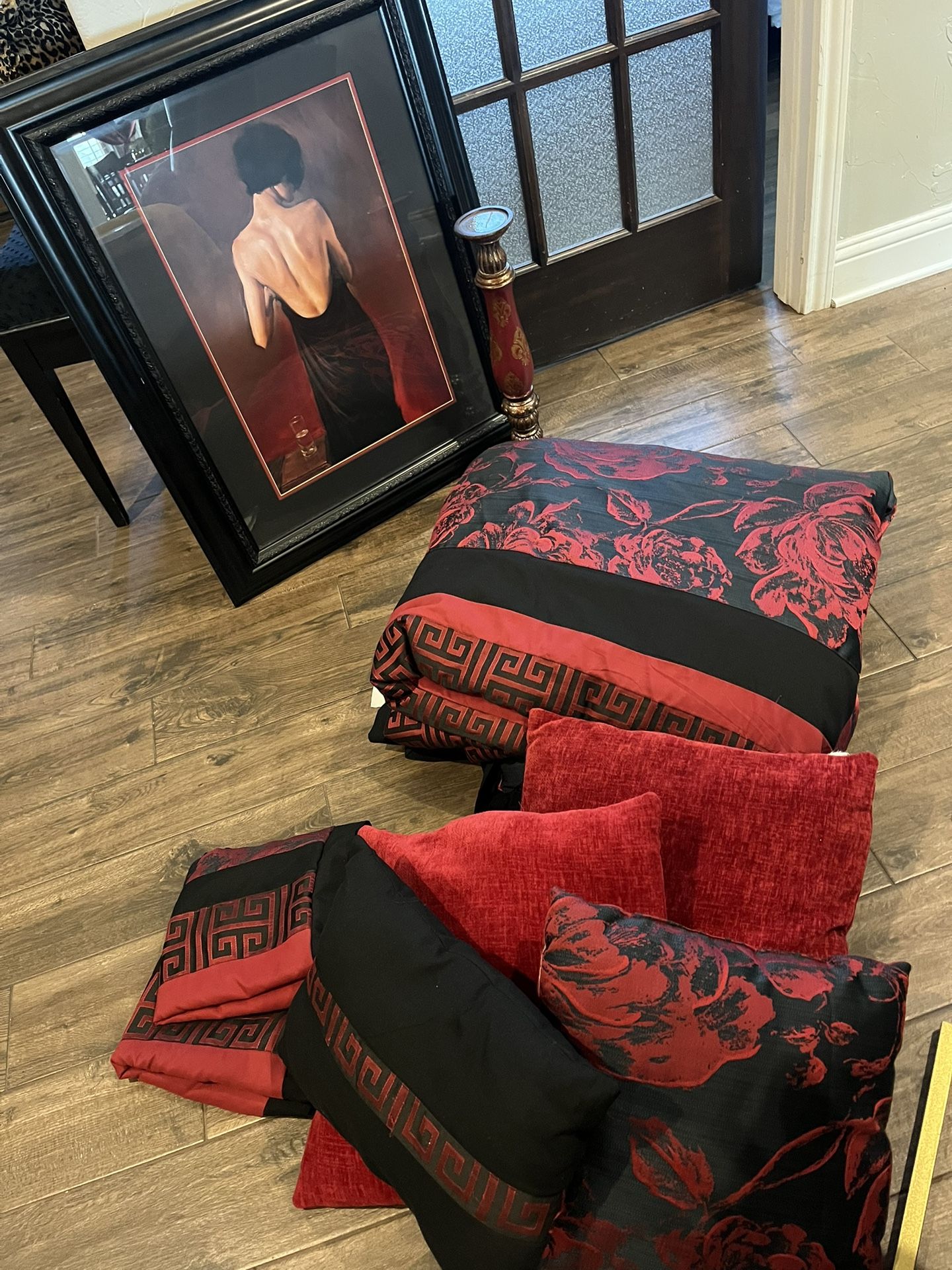 King Size Bedding Set With Decor