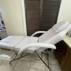 Adjustable Esthetiian massage desk