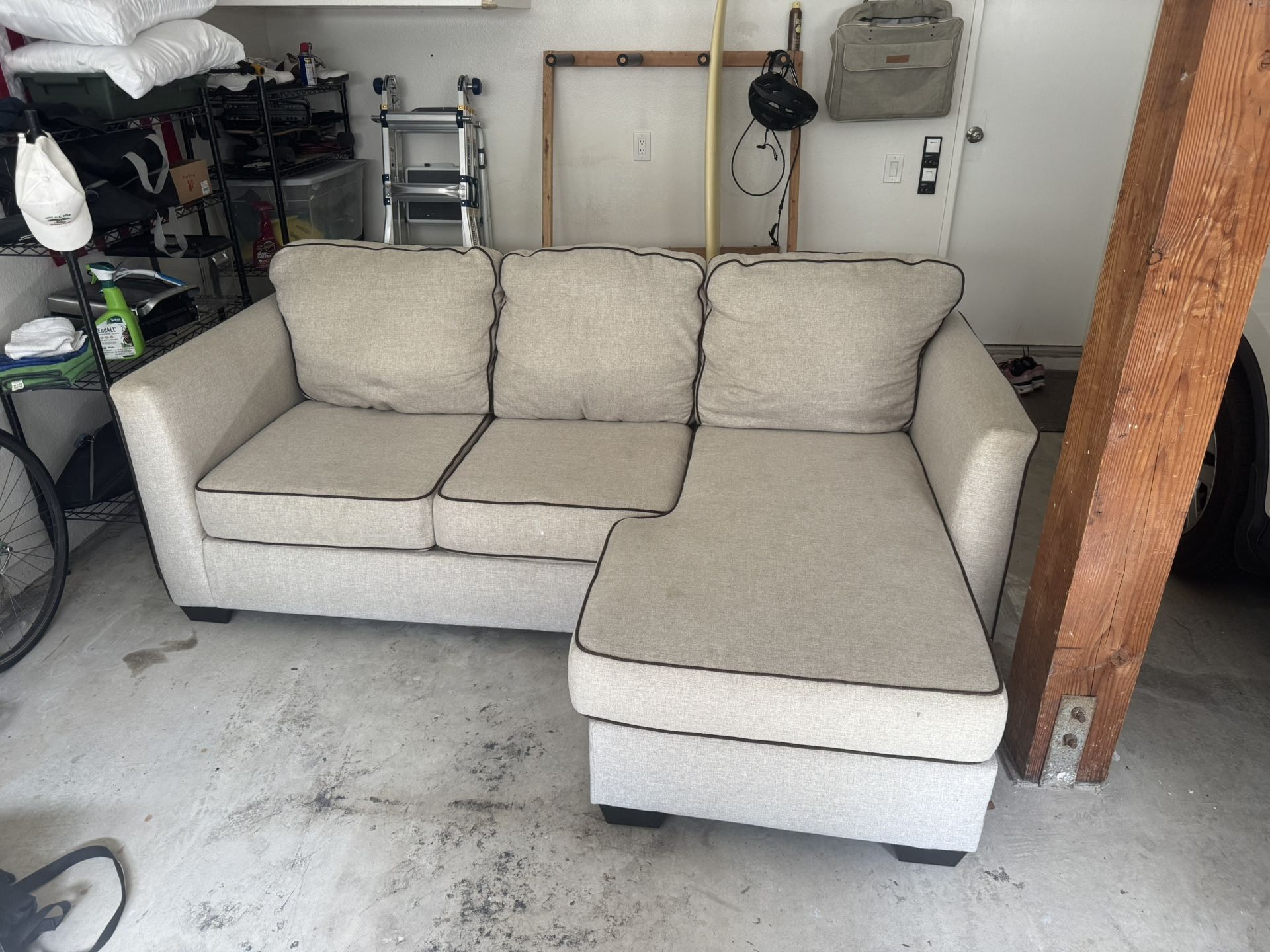 3 Cushion Couch With Movable Ottoman
