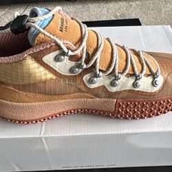 Brown Hiking Sneaker 