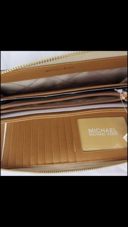 Michael Kors Signature Jet Set Travel Continental Wallet