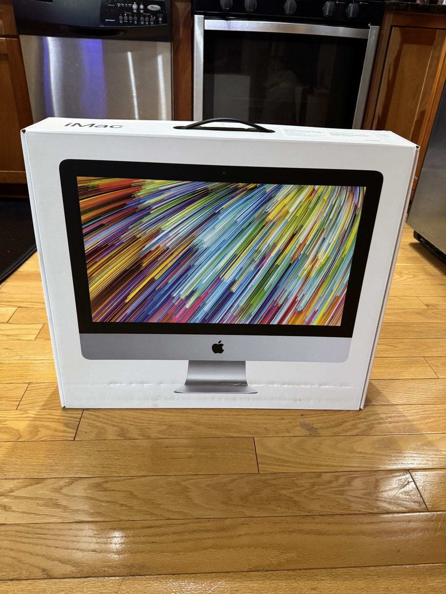 iMac Desktop with Wireless Mouse & Keyboard