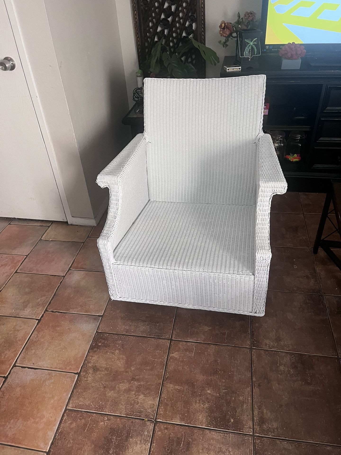 White Wicker Swivel Chair