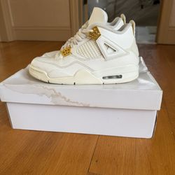 Jordon 4 Metallic Gold 