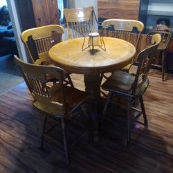 Amish Made Kitchen Table With Chairs 