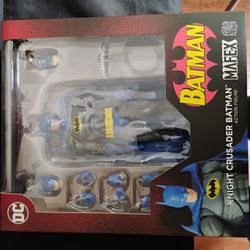 Mafex Batman knight crusader