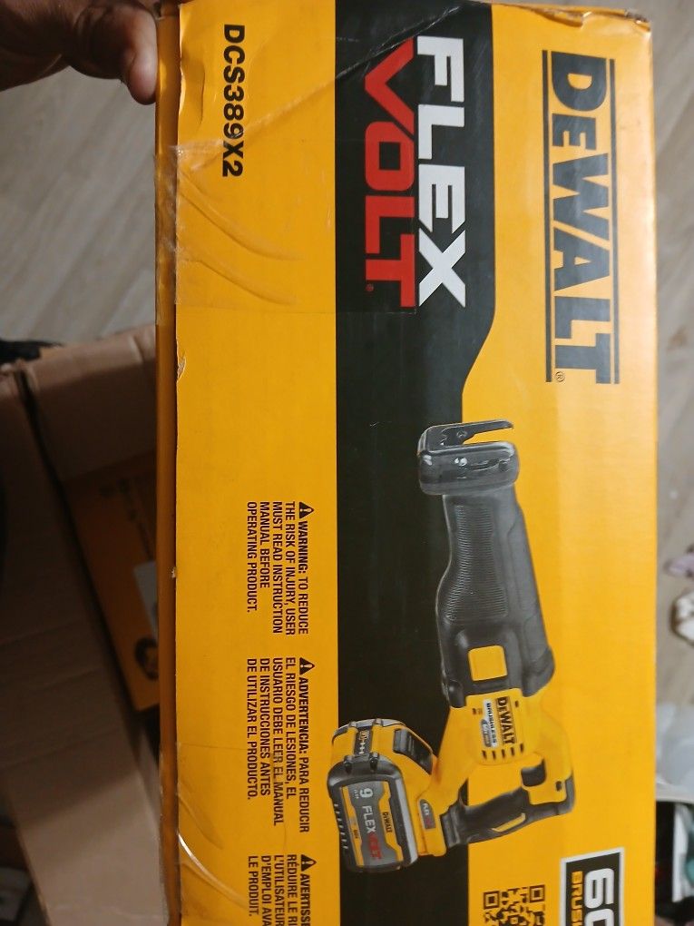 DEWALT FLEXVOLT 60V MAX SAW
