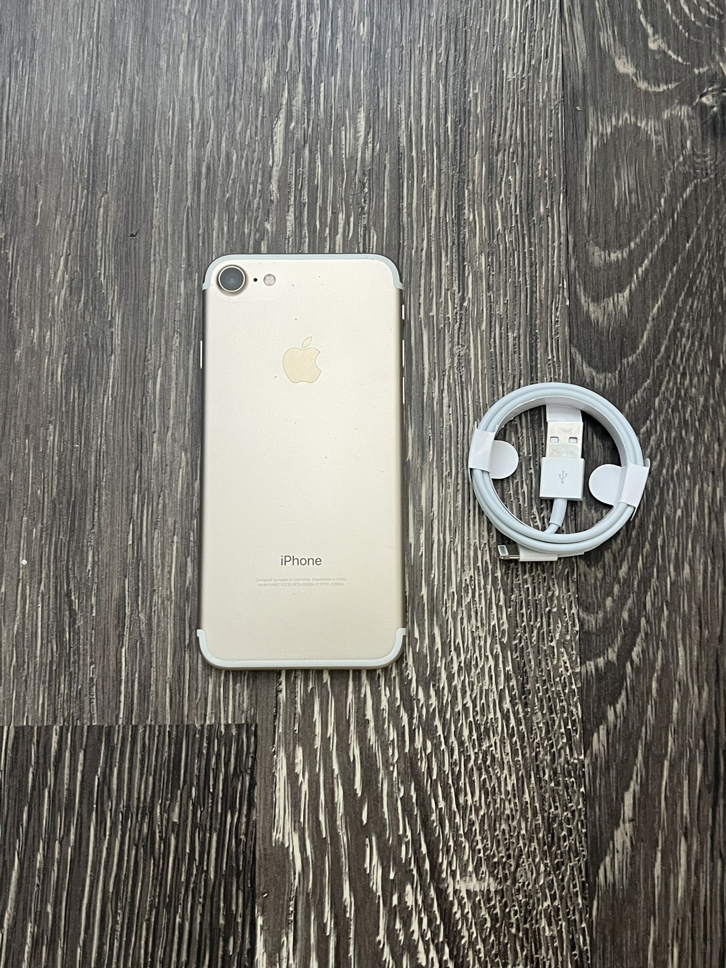 iPhone 7 Gold UNLOCKED FOR ALL CARRIERS!