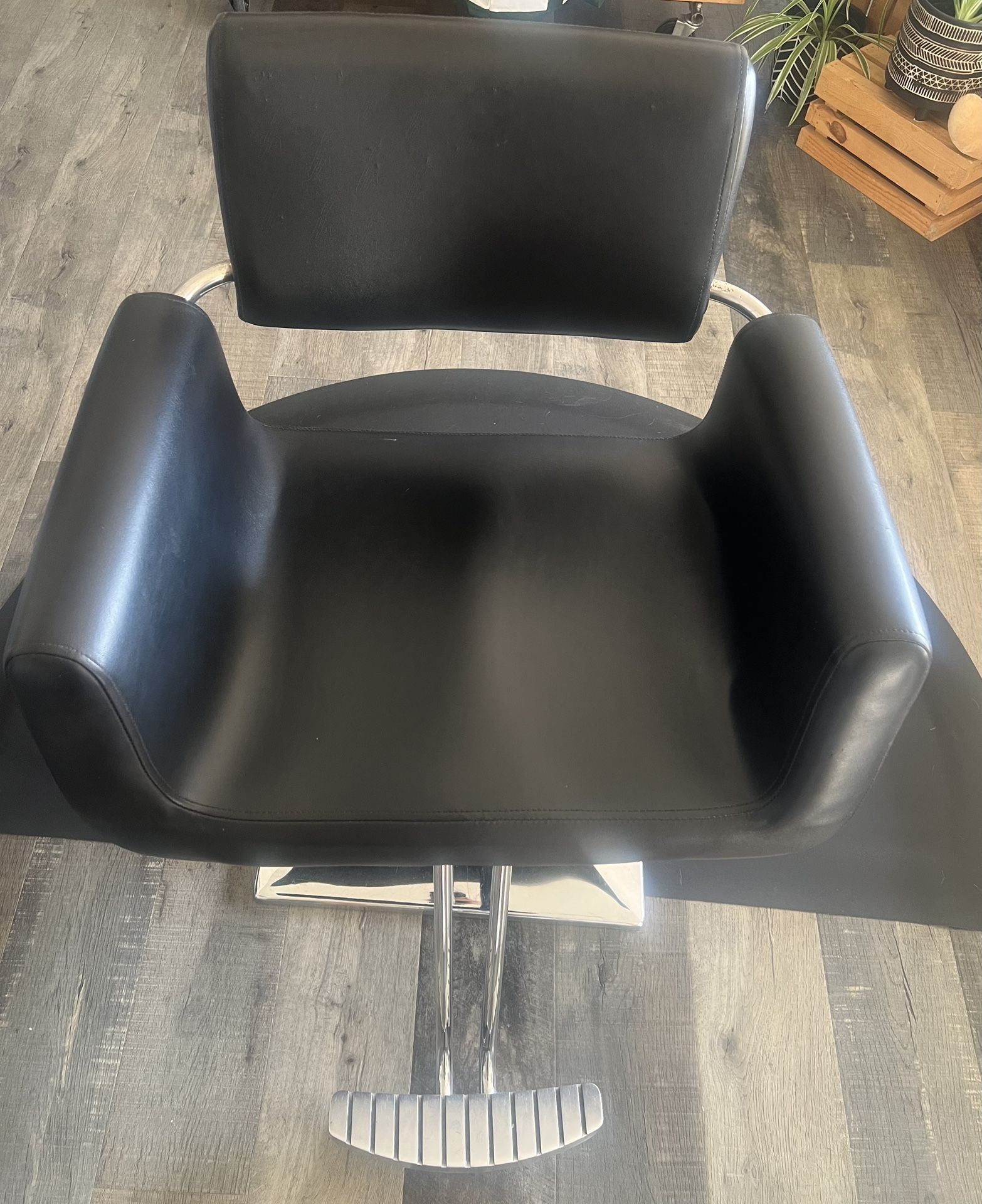 Salon Chair with pump