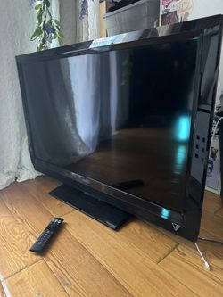 30inch Screen Vizio TV comes with Remote