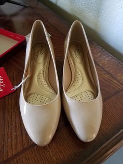 Women' shoe size 61\2. Very comfortable.