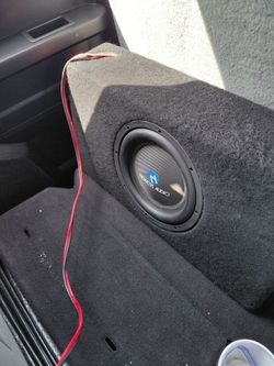 Nemesis sub woofer 10 inch with speaker box $150