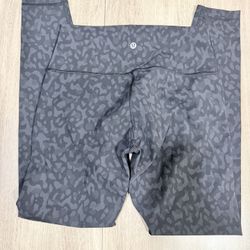 Lululemon Dark Grey Camo Patterned Cropped Leggings
