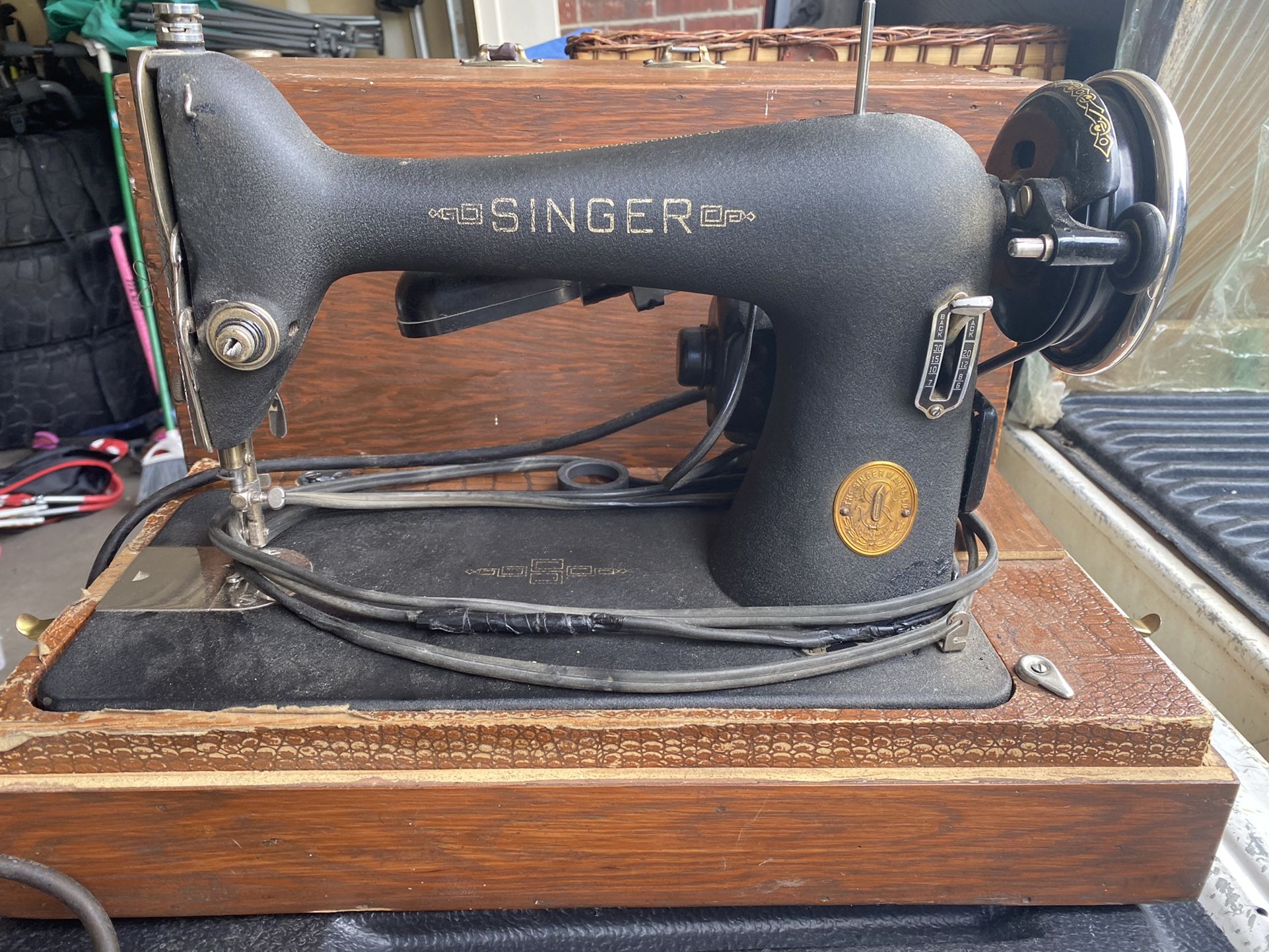 WWII 1940 SINGER SEWING MACHINE MODEL 66-18 "GODZILLA", COLLECTOR, SERVICED