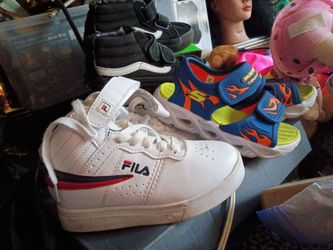 Shoes sketchers with light fila and vans