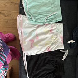 2x Shorts