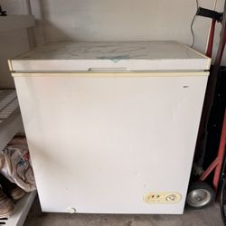 Magic Chef 5 Cu Ft Deep Freezer / Chest Freezer – Works Great