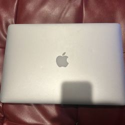 MacBook Pro 15.4-Inch (2880 × 1800)