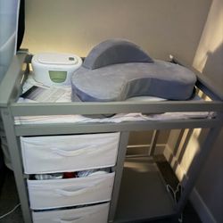 Changing Station / With Storage And Hamper 