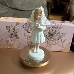 Pretty !!! Vintage Porcelain First Communion Girl Figure 